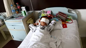 Caz şocant în China: Un copil a fost lăsat fără ochi de către traficanţi de organe