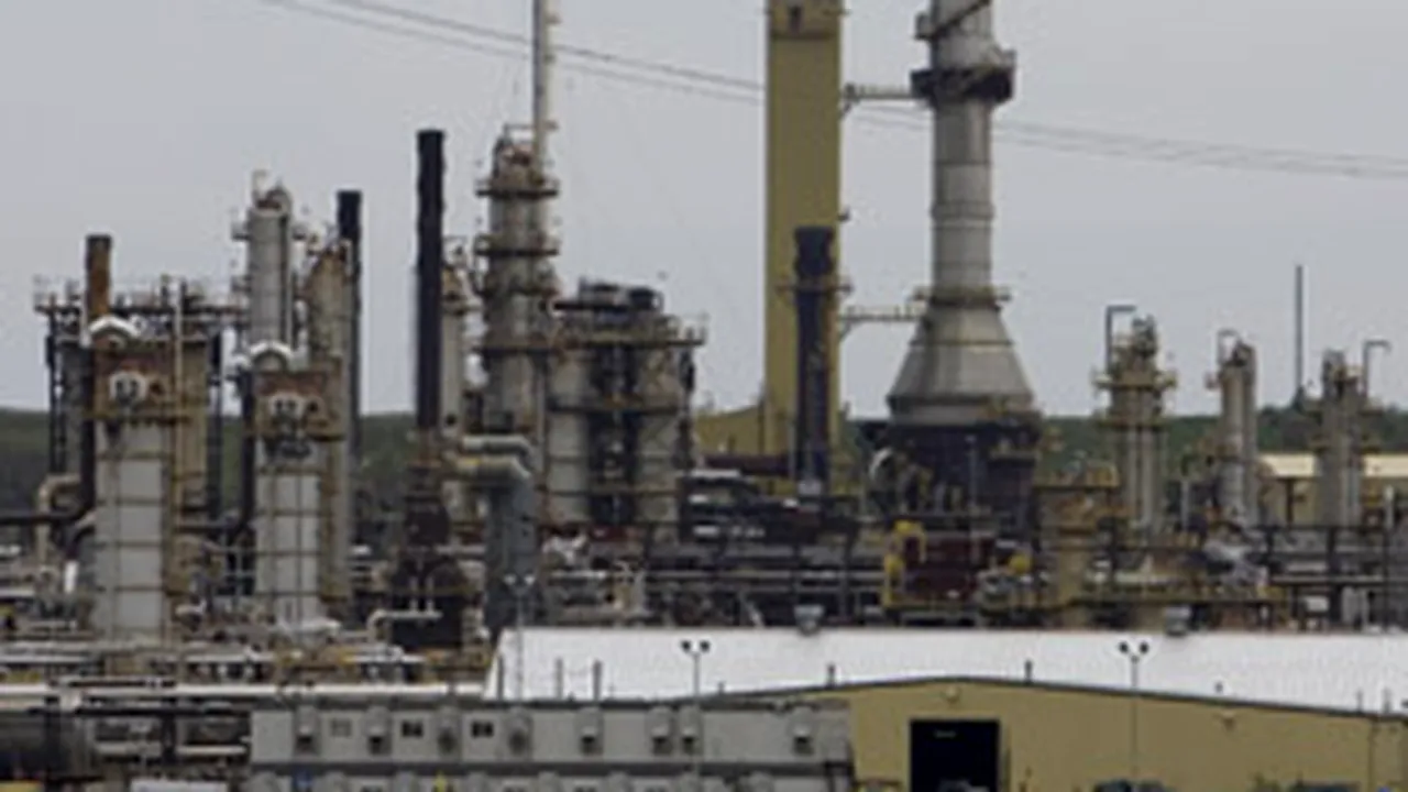 Industria petrolieră canadiană, posibilă ţintă a reţelei al-Qaida