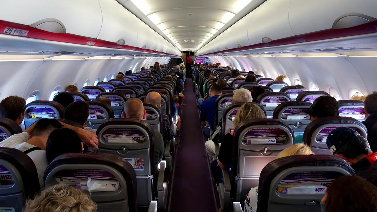 INTERZIS cu laptop-urile în avion. Măsura se aplică tuturor pasagerilor care zboară din EUROPA în Statele Unite- VIDEO