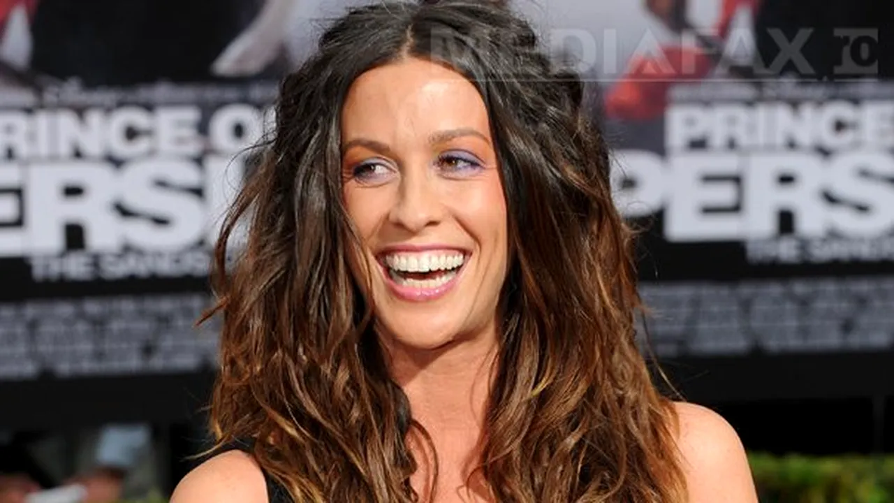 Alanis Morissette s-a căsătorit în secret cu iubitul ei, rapperul american MC Souleye