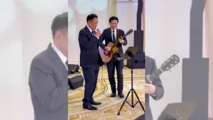 Moment inedit între doi premieri. Au cântat împreună un hit The Beatles