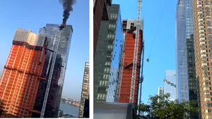 O macara se prăbuşeşte în New York City din cauza unui incendiu 