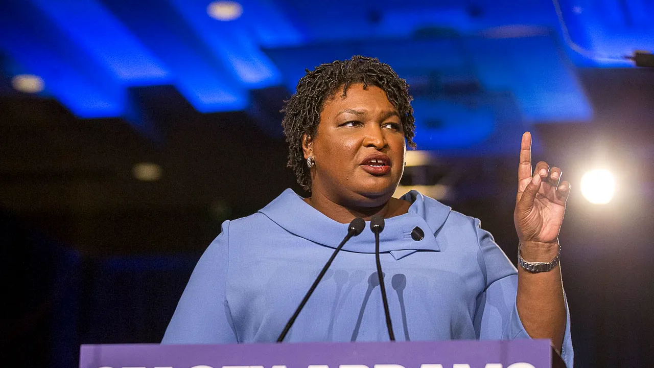 Replica democraţilor la discursul lui Trump despre starea naţiunii. Stacey Abrams îl acuză că dezbină americanii