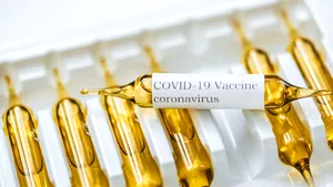 Vaccinul de la Oxford- Astra Zeneca a intrat în faze avansate de testare. Prin ce mecanism va ajunge în România? 