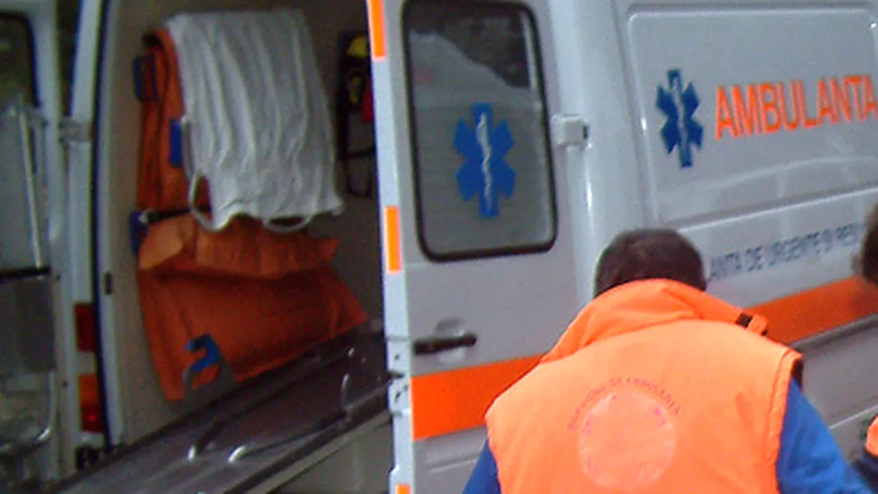 Constanţa: Două persoane rănite după ce un tramvai a fost lovit de un camion