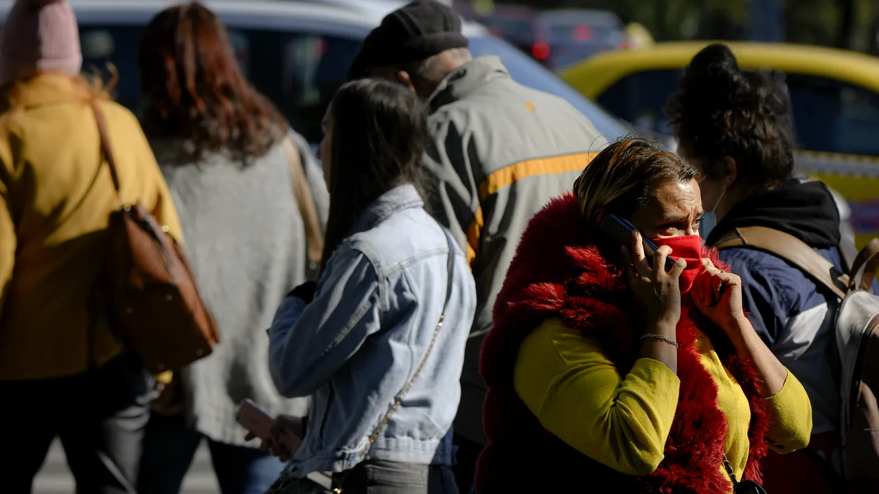 Prima zi de noi restricţii în Bucureşti. Programul în magazine şi mall-uri. Până la ce oră se poate circula fără declaraţie în Capitală