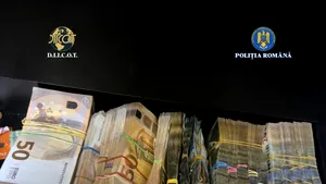 Doi români cercetați într-un dosar care vizează o pagină de internet pentru angajarea de asasini