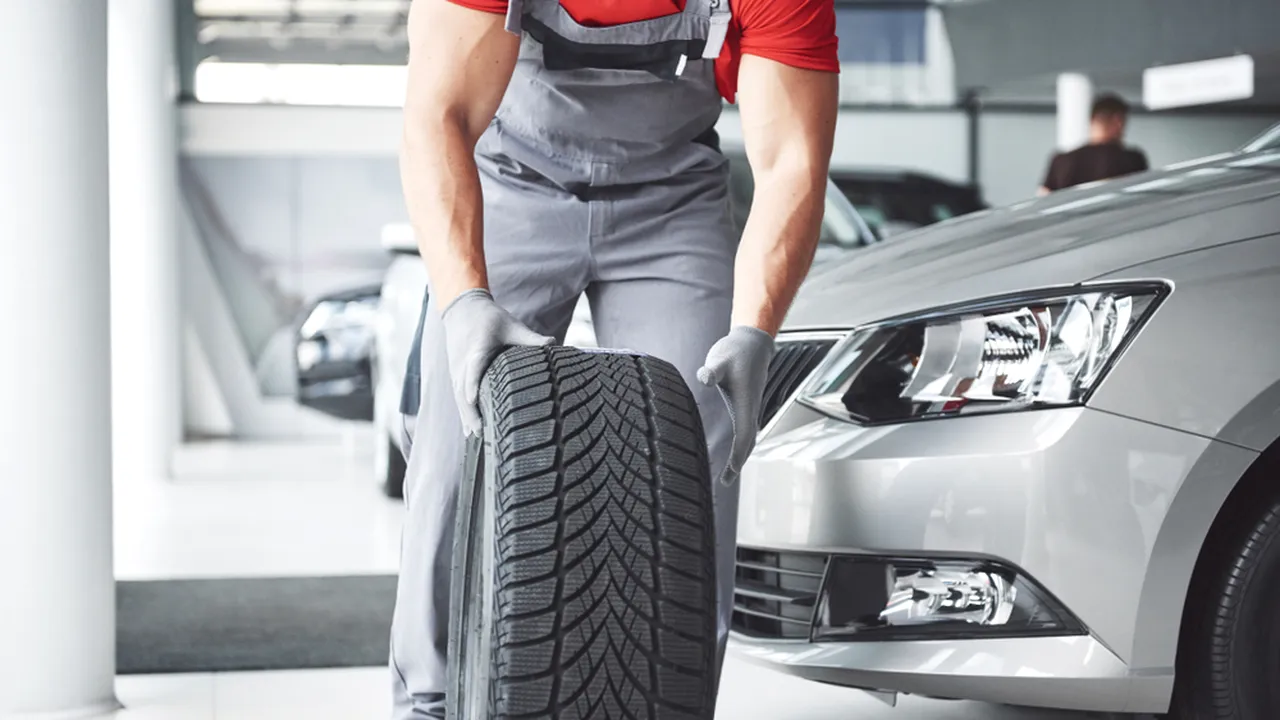 Anvelopele de iarnă premium vs. economice: cât de mult contează marca în performanţă?