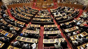 Parlamentul elen a adoptat noile măsuri de austeritate. 25.000 de bugetari pot fi concediaţi