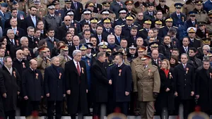 PARADA DE 1 DECEMBRIE| Iohannis şi Tudose, la tribuna oficială/ 3.500 de militari, cu 350 de mijloace tehnice, au participat la defilarea de Ziua Naţională a României | GALERIE FOTO, VIDEO
