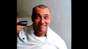 Secţia GROAZEI? Noi imagini revoltătoare la Psihiatria Spitalului Judeţean Târgu-Jiu, după scandalul sexual. Sala de mese, transformată în frizerie | FOTO