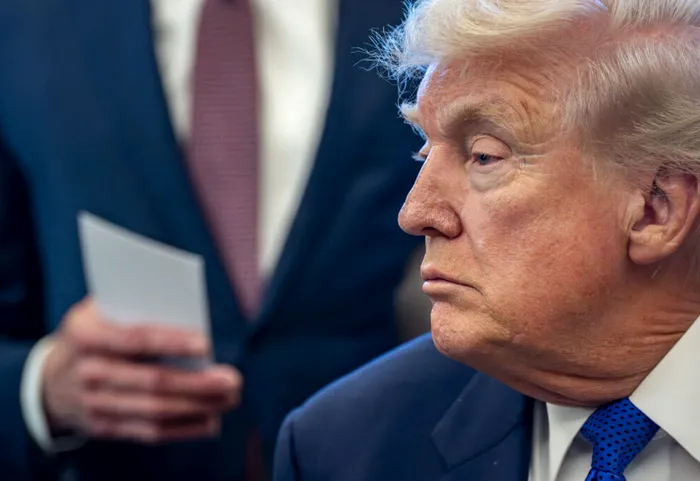 EXTERNE Trump majorează tarifele globale la 15% după înfrângerea de la „CCR-ul american”