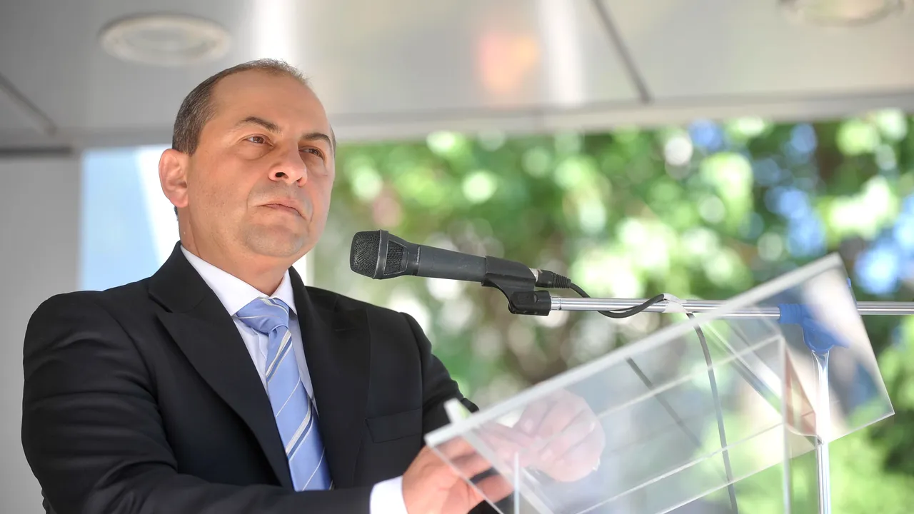 Cîrstoiu foloseşte vântul în favoarea sa: Bucureştiul a ajuns oraşul în care orice pală aduce haosul