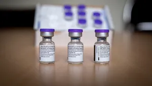 Optimizarea vaccinului Pfizer BioNTech. Serul poate fi păstrat şi la temperaturi mai ridicate, timp de două săptămâni. Anunţul companiei