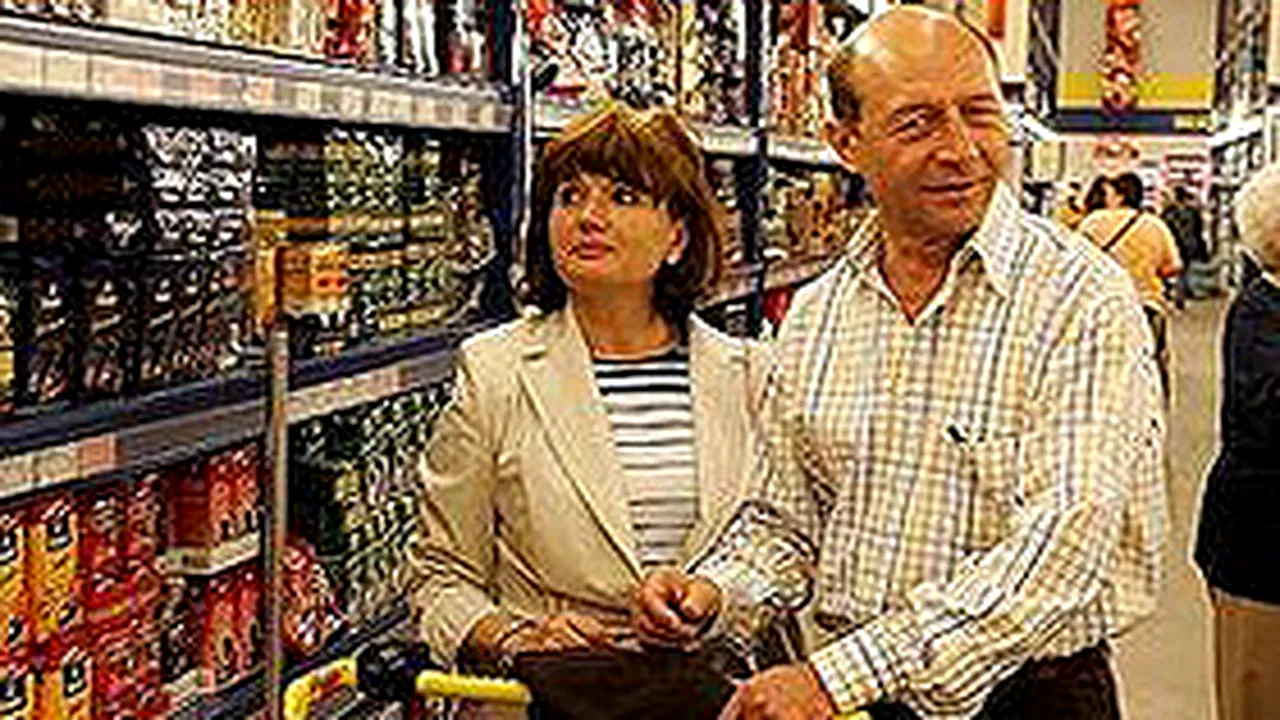 Băsescu anunţă că votează, duminică, 