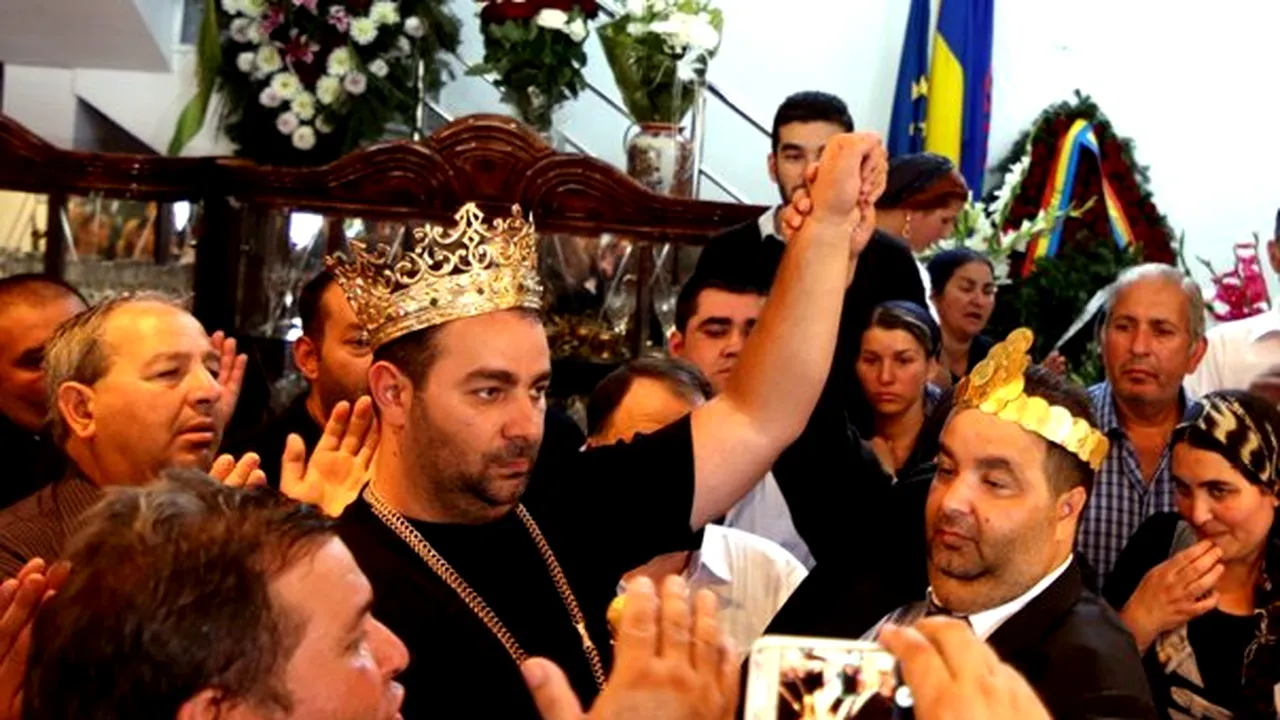 Romii vor avea doi regi autoproclamaţi. Dorin Cioabă a fost încoronat rege internaţional al romilor , Daniel - rege al romilor din România