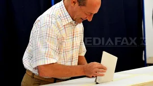 Băsescu: Merg la cumpărături când au loc alegeri ca să treacă ziua mai repede