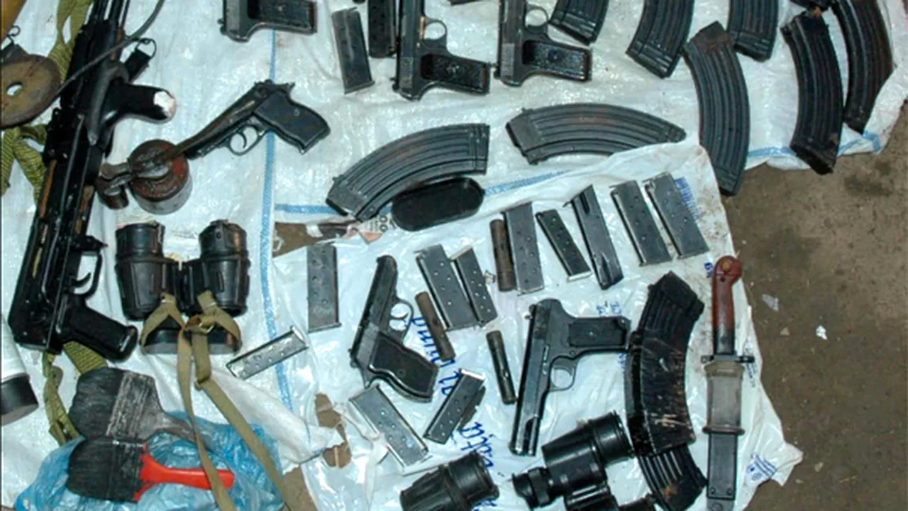 19 arme neletale şi 252 de cartuşe, confiscate de poliţişti în ultimele zile