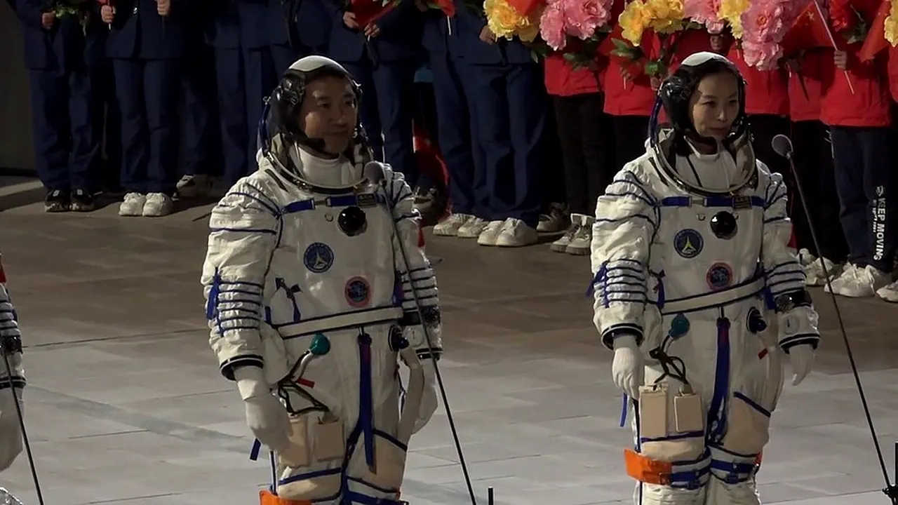 1-shenzhou-13-crew-in-october-15 