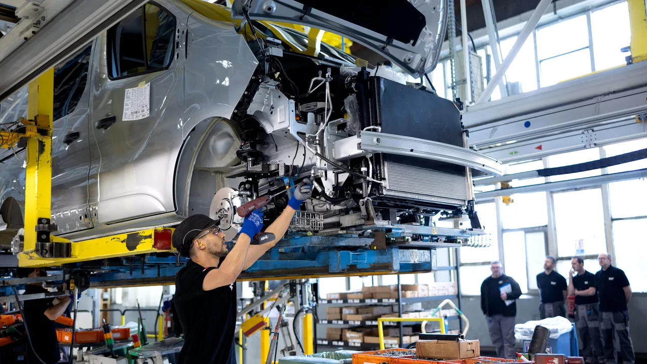 Unul dintre cei mai mari angajatori din România închide o fabrică de componente auto