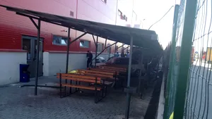 Gondatlanságból elkövetett emberölés miatt indul eljárás a férfi ellen, aki emberek közé hajtott