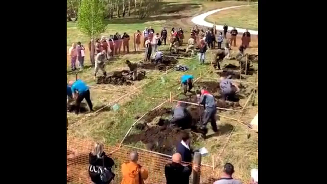 Ţara care organizează anual concurs de săpat morminte. Anul acesta s-a înregistrat un nou record de viteză