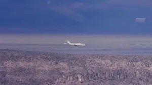 Avionul secret RAT55, surprins aterizând la Hangarul 18 din celebra bază militară din Nevada, Zona 51