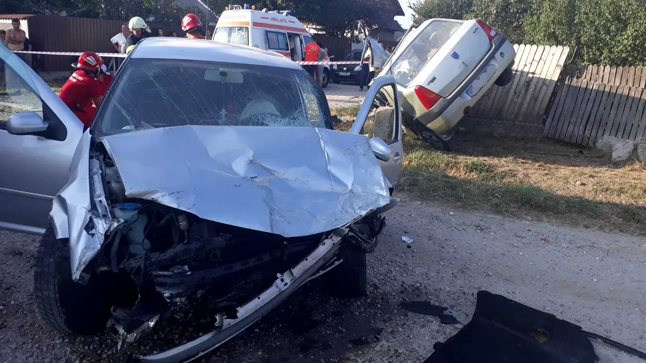 FOTO & VIDEO: Accident grav în Argeş: O persoană a murit, iar alte trei, printre care şi un copil de 2 ani, sunt rănite 
