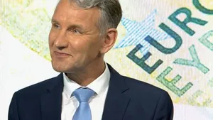 Liderul partidului AfD din landul Turingia, condamnat pentru folosirea unui slogan nazist interzis în Germania