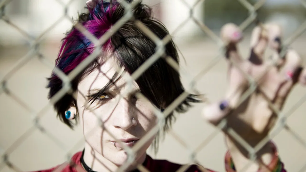 Autorităţile din Manchester, hotărâte să îi protejeze mai bine pe fanii muzicii punk, emo şi goth