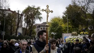 Relicva Sfântului Papă Ioan Paul al II-lea, purtată astăzi în procesiune pe străzile Capitalei