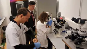 Prima bio-imprimantă 3D din România, care va printa rinichi sau ficat, realizată la Timişoara