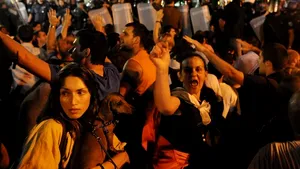 Aproximativ 20 de persoane au fost rănite în urma unor confruntări în faţa Parlamentului bulgar