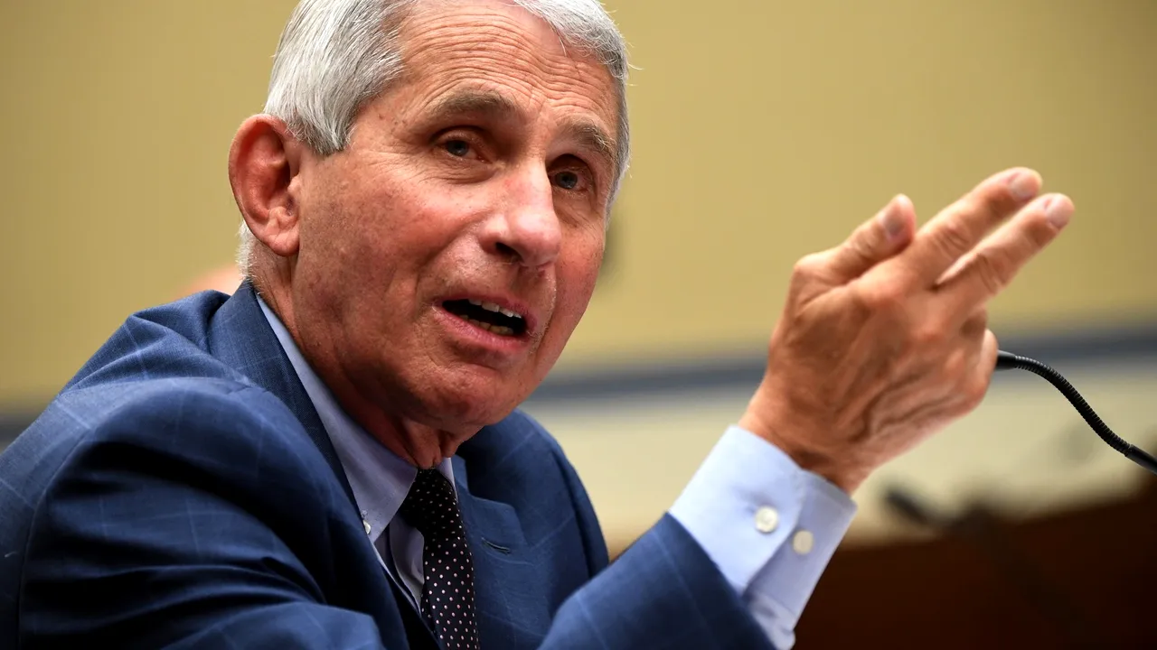 Anunţul lui Anthony Fauci: Vom purta mască şi în 2022. Numărul deceselor cauzate de SARS-CoV-2 în Statele Unite este în creştere