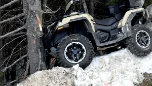 Accident violent cu ATV în Gorj. Două persoane rănite, una în stare critică