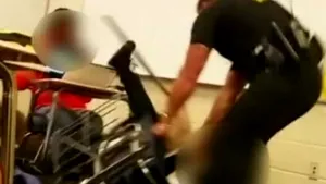 Un poliţist din Carolina de Sud a arestat brutal o elevă de liceu chiar din bancă. IMAGINILE au devenit virale - VIDEO