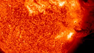 Erupţie solară spectaculoasă, urmată de o furtună geomagnetică, miercuri. Vezi în ce fel va afecta Pământul - VIDEO