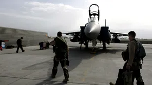 Afganistan: Forţele NATO au ucis mai mulţi civili, în timpul unui raid aerian