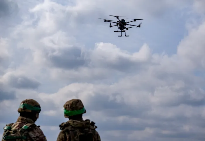 NEWS ALERT Alertă într-o țară NATO din cauza unor drone. Șefii statului, duși în buncăr, transportul public, oprit