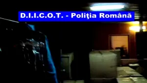 Zece români au furat articole de îmbrăcăminte Armani de două milioane euro dintr-un depozit din Verona 