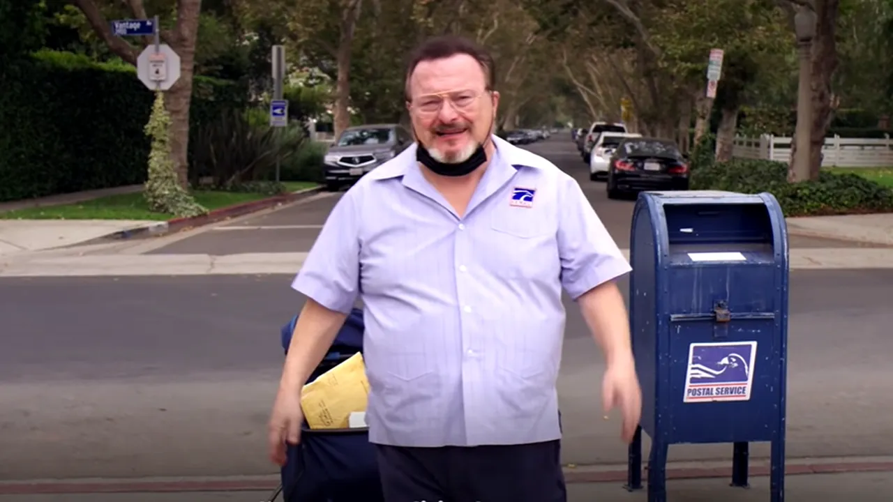 VIDEO Actorul Wayne Knight îmbracă din nou haina de poştaş a lui Newman din Seinfeld. Mesajul său pentru Donald Trump
