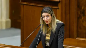 Moțiunea simplă inițiată de AUR împotriva Dianei Buzoianu, adoptată de Senat. PSD i-a cerut demisia Ministrei Mediului / Reacția liderului USR