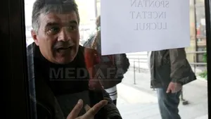 Angajaţii Direcţiei de Finanţe Iaşi continuă şi ei protestele