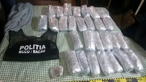 FOTO, VIDEO Un tânăr din Bacău a fost prins în timp ce încerca să treacă graniţa cu droguri ascunse în anvelope