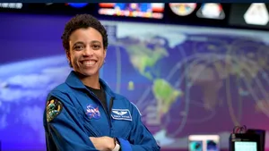 Prima femeie de culoare care participă la o misiune prelungită pe Staţia Spaţială Internaţională