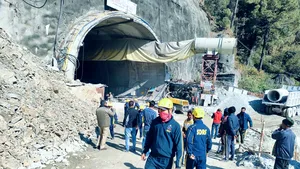Misiune eşuată. Salvatorii nu au reuşit să ajungă la muncitorii blocaţi în tunelul prăbuşit din India