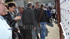REPORTAJ - Bursa locurilor de muncă: Mii de persoane s-au înghesuit ca să participe. Oferta pentru cei cu studii superioare, foarte săracă