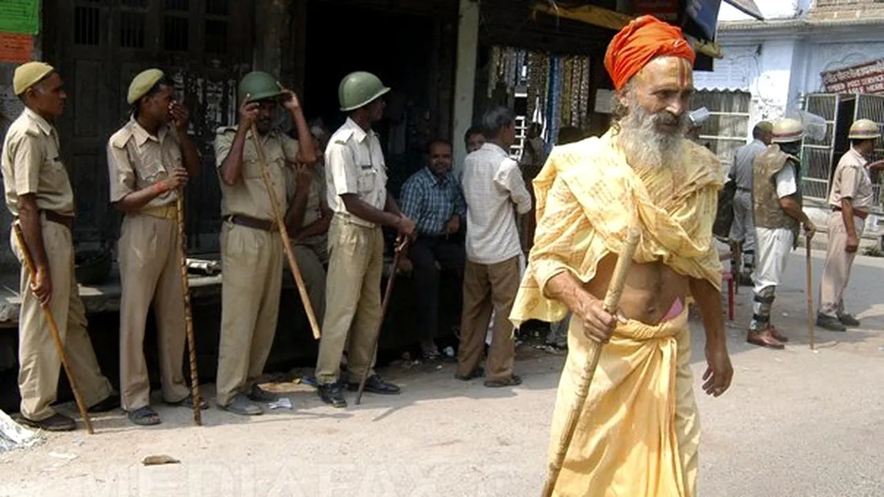 Un lăcaş de cult din India disputat între hinduşi şi musulmani va fi divizat - VIDEO