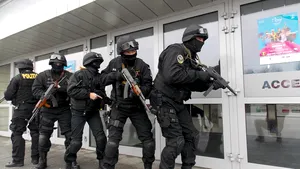 GALERIE FOTO Soţie, mamă şi luptătoare: Femeie printre MASCAŢII din trupa de elită a Serviciului de Acţiuni Speciale din Poliţia Cluj