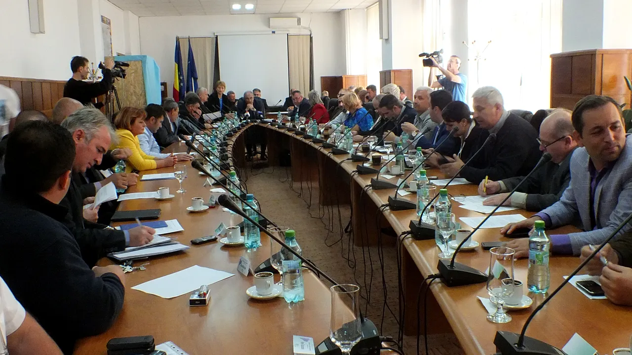 Consilier judeţean, arestat pentru cămătărie. Mai multe persoane, lăsate fără bunuri şi proprietăţi